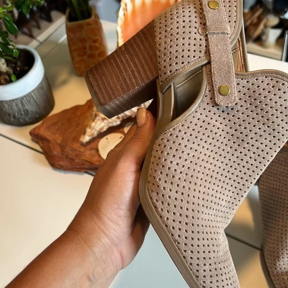 Franco Sarto boots 🥾 - Picture 9 of 10